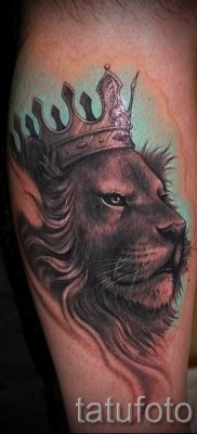 тату лев с короной — фото для статьи про значение татуировки  — tatufoto.ru — 56