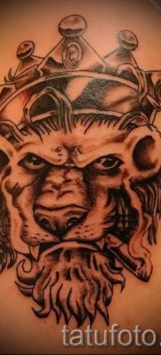 тату лев с короной — фото для статьи про значение татуировки  — tatufoto.ru — 59