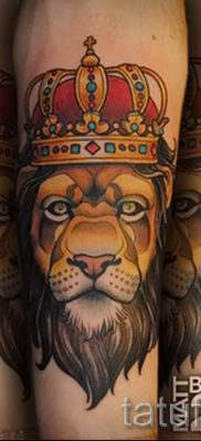тату лев с короной — фото для статьи про значение татуировки  — tatufoto.ru — 64