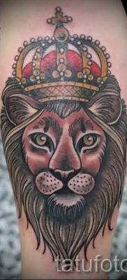 тату лев с короной — фото для статьи про значение татуировки  — tatufoto.ru — 66