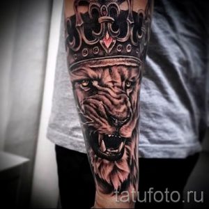 тату лев с короной - фото для статьи про значение татуировки - tatufoto.ru - 67