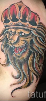 тату лев с короной — фото для статьи про значение татуировки  — tatufoto.ru — 69