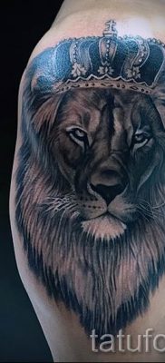 тату лев с короной — фото для статьи про значение татуировки  — tatufoto.ru — 72