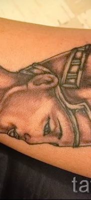 фото классной готовой тату Нефертити для статьи про значение 37