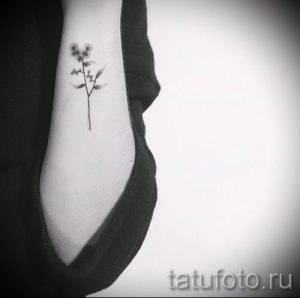 фото пример тату лаванда для статьи про значение этой татуировки 44