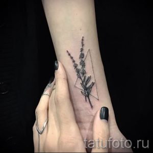фото пример тату лаванда для статьи про значение этой татуировки 60