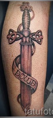 фото пример тату меч — картинка для статьи про значение татуировки 1