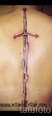 фото пример тату меч — картинка для статьи про значение татуировки 3