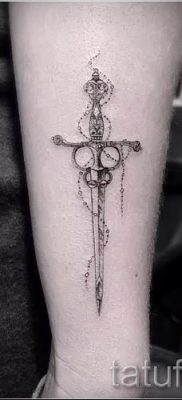 фото пример тату меч — картинка для статьи про значение татуировки 4
