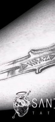 фото пример тату меч — картинка для статьи про значение татуировки 8