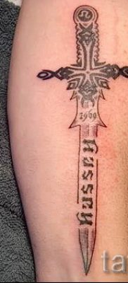 фото пример тату меч — картинка для статьи про значение татуировки 11