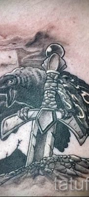 фото пример тату меч — картинка для статьи про значение татуировки 16