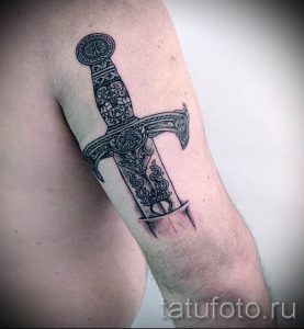 фото пример тату меч - картинка для статьи про значение татуировки 18