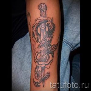 фото пример тату меч - картинка для статьи про значение татуировки 20