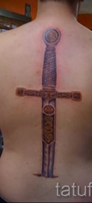 фото пример тату меч — картинка для статьи про значение татуировки 22