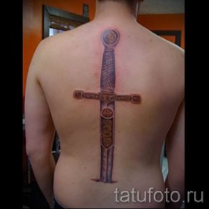 фото пример тату меч - картинка для статьи про значение татуировки 22