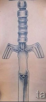 фото пример тату меч — картинка для статьи про значение татуировки 35