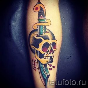 фото пример тату меч - картинка для статьи про значение татуировки 39