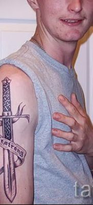 фото пример тату меч — картинка для статьи про значение татуировки 40