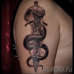 фото пример тату меч - картинка для статьи про значение татуировки 41