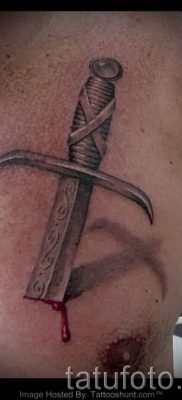 фото пример тату меч — картинка для статьи про значение татуировки 42