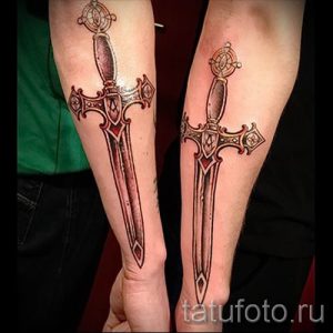 фото пример тату меч - картинка для статьи про значение татуировки 43