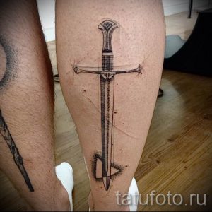 фото пример тату меч - картинка для статьи про значение татуировки 48