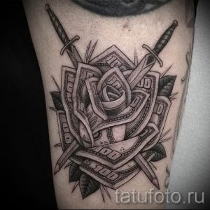 фото пример тату меч - картинка для статьи про значение татуировки 49
