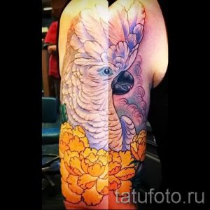 фото пример тату попугай для статьи про значение тату с попугаем - 34