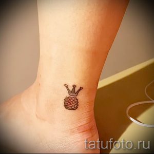 фото тату ананас для статьи про значение татуировки с ананасом - tatufoto.ru - 12
