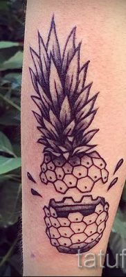 фото тату ананас для статьи про значение татуировки с ананасом — tatufoto.ru — 20