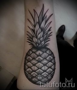 фото тату ананас для статьи про значение татуировки с ананасом - tatufoto.ru - 23