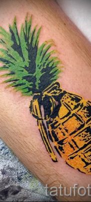 фото тату ананас для статьи про значение татуировки с ананасом — tatufoto.ru — 30