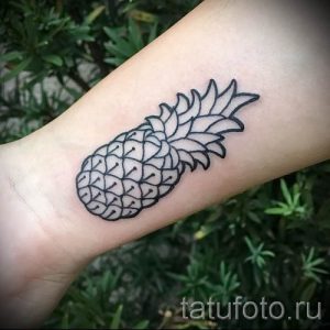 фото тату ананас для статьи про значение татуировки с ананасом - tatufoto.ru - 42