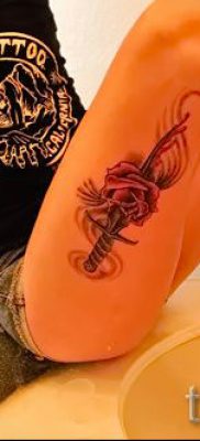 фото тату кинжал и роза пример для статьи про значение татуировки — tatufoto.ru — 22