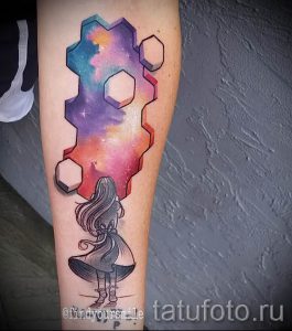 фото тату космос для статьи про значение космических татуировок - tatufoto.ru - 5