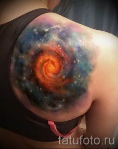 фото тату космос для статьи про значение космических татуировок - tatufoto.ru - 9