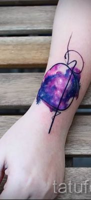 фото тату космос для статьи про значение космических татуировок — tatufoto.ru — 25