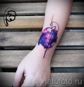 фото тату космос для статьи про значение космических татуировок - tatufoto.ru - 25