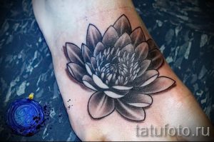 фото тату кувшинка для статьи про значение татуировки с кувшинкой - tatufoto.ru - 1
