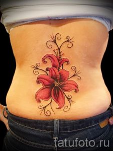 фото тату на пояснице для статьи про значение татуировок на пояснице - tatufoto.ru - 14