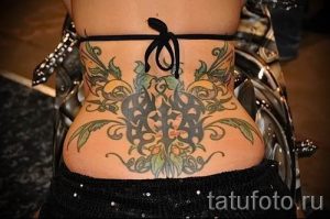 фото тату на пояснице для статьи про значение татуировок на пояснице - tatufoto.ru - 38