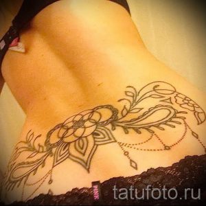 фото тату на пояснице для статьи про значение татуировок на пояснице - tatufoto.ru - 44