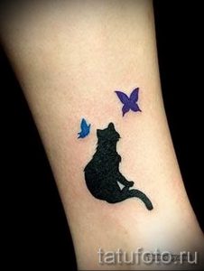 фото тату с черной кошкой для статьи про значение татуировки - tatufoto.ru - 1