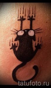 фото тату с черной кошкой для статьи про значение татуировки - tatufoto.ru - 2