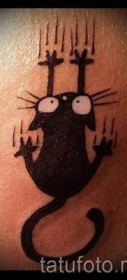 фото тату с черной кошкой для статьи про значение татуировки — tatufoto.ru — 2