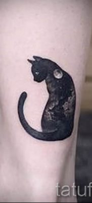 фото тату с черной кошкой для статьи про значение татуировки — tatufoto.ru — 4