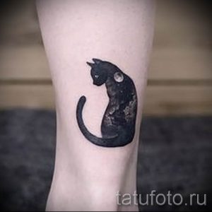фото тату с черной кошкой для статьи про значение татуировки - tatufoto.ru - 4