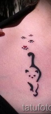 фото тату с черной кошкой для статьи про значение татуировки — tatufoto.ru — 12