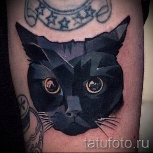 фото тату с черной кошкой для статьи про значение татуировки - tatufoto.ru - 14
